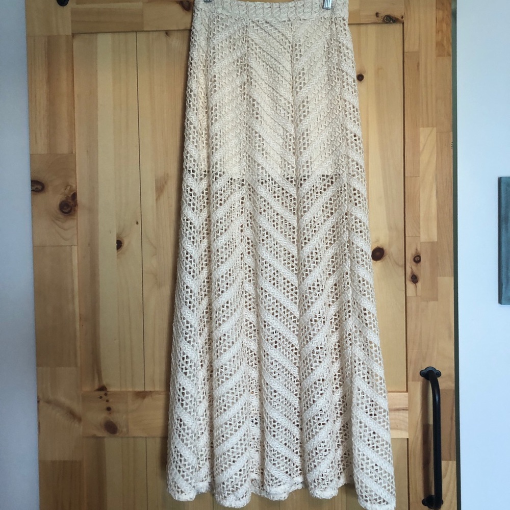 Maxi lace skirt